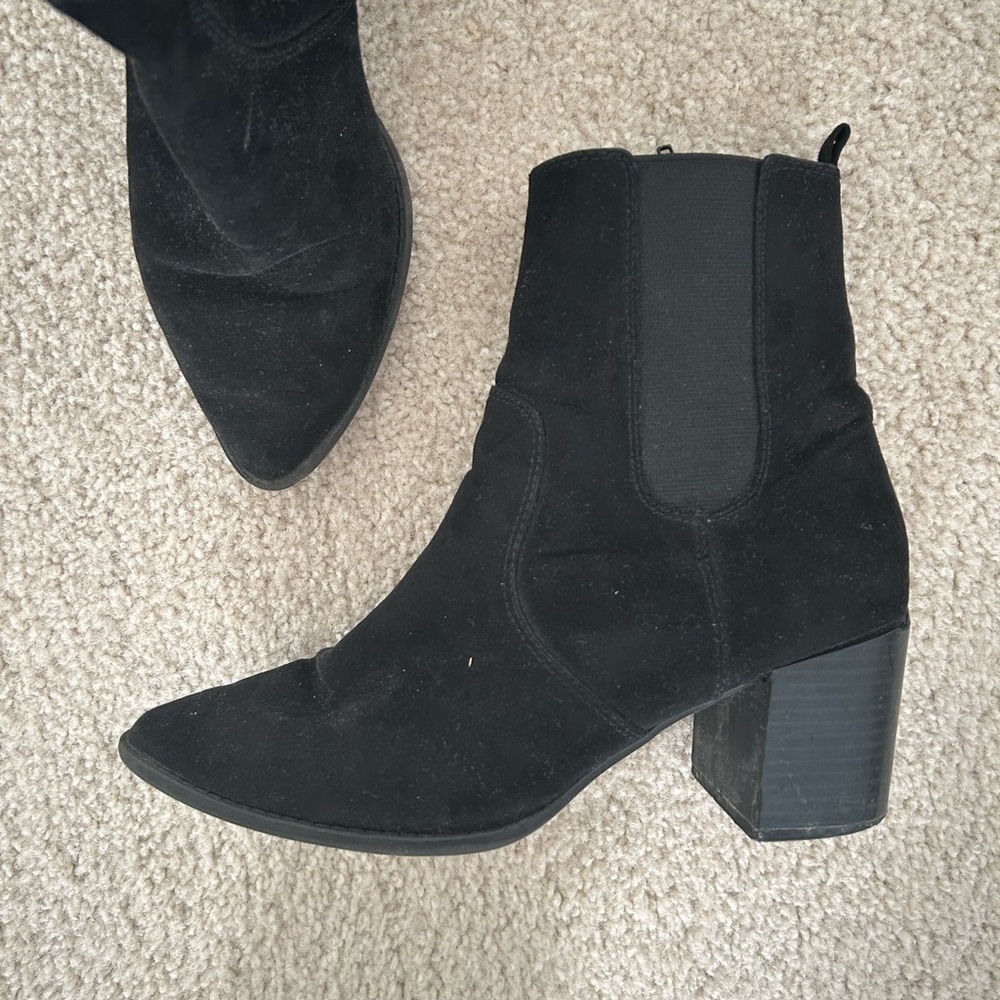 Suede pointed toe ankle boots